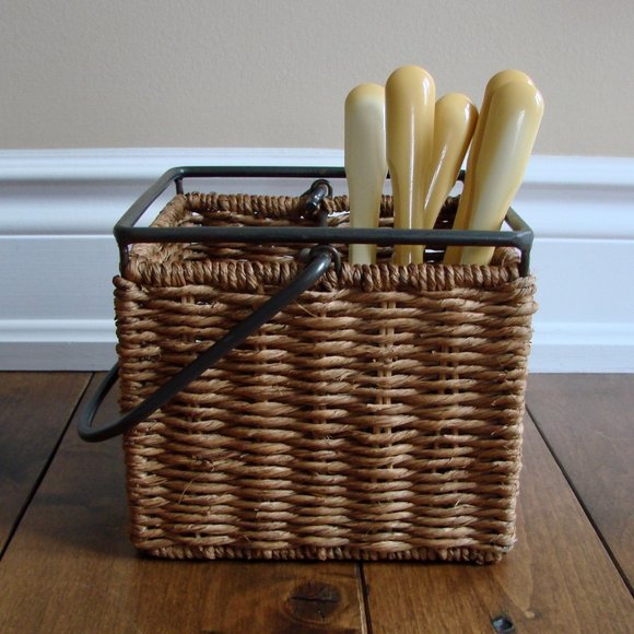 Wicker Utensil Cutlery Organizer Holder Basket and Glass Vase - Picture 8 of 8